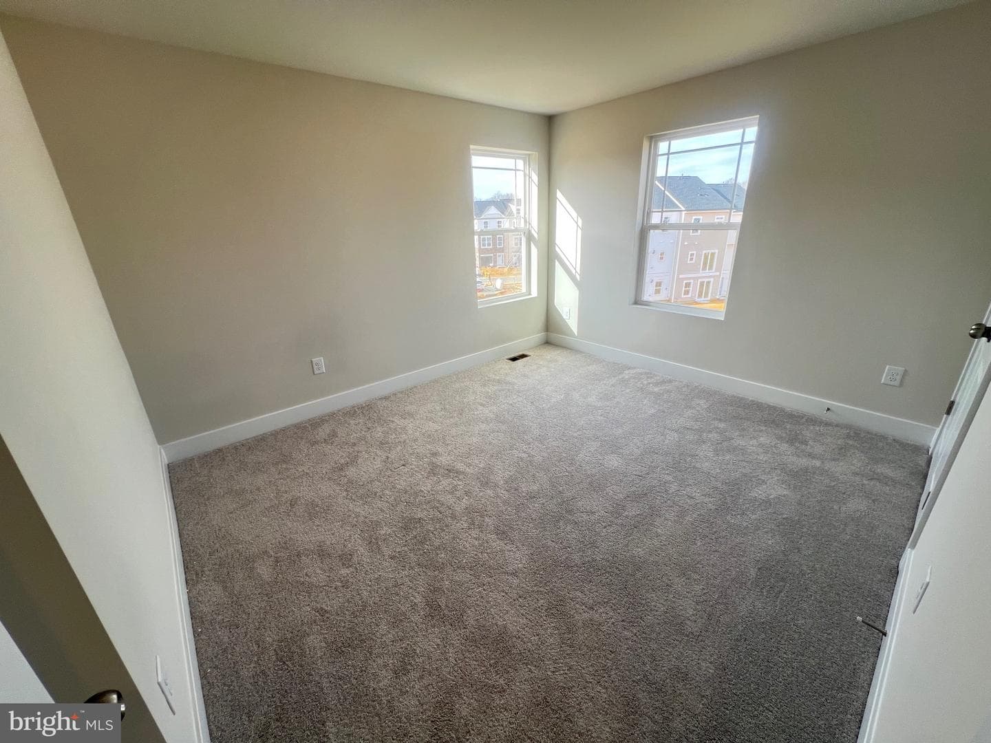 10627 Roundstone Ln photo 8