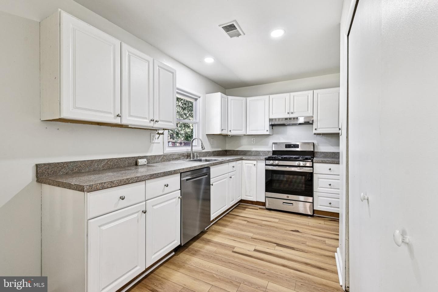 531 Garner Avenue photo 16