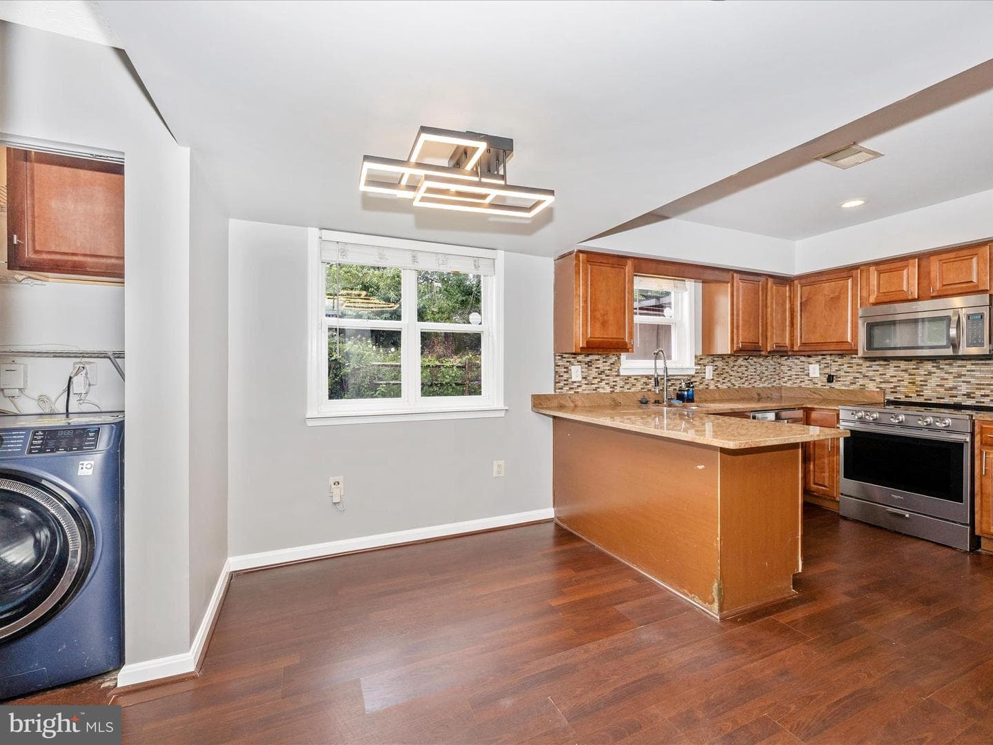2584 Sussex Court photo 12