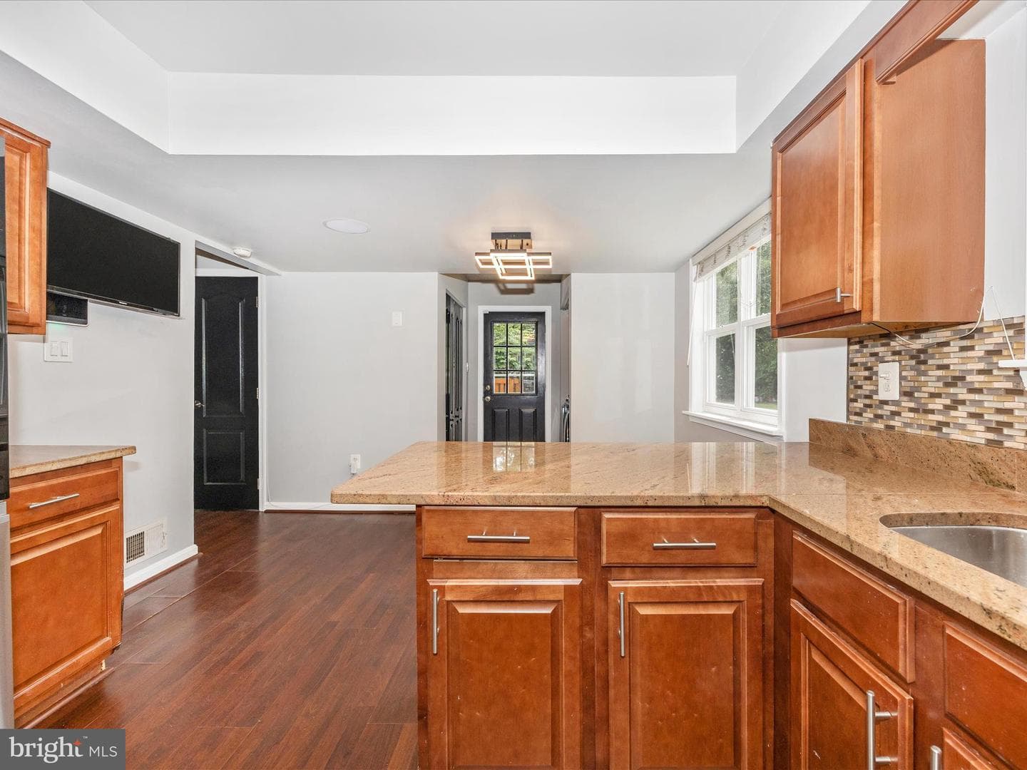 2584 Sussex Court photo 21