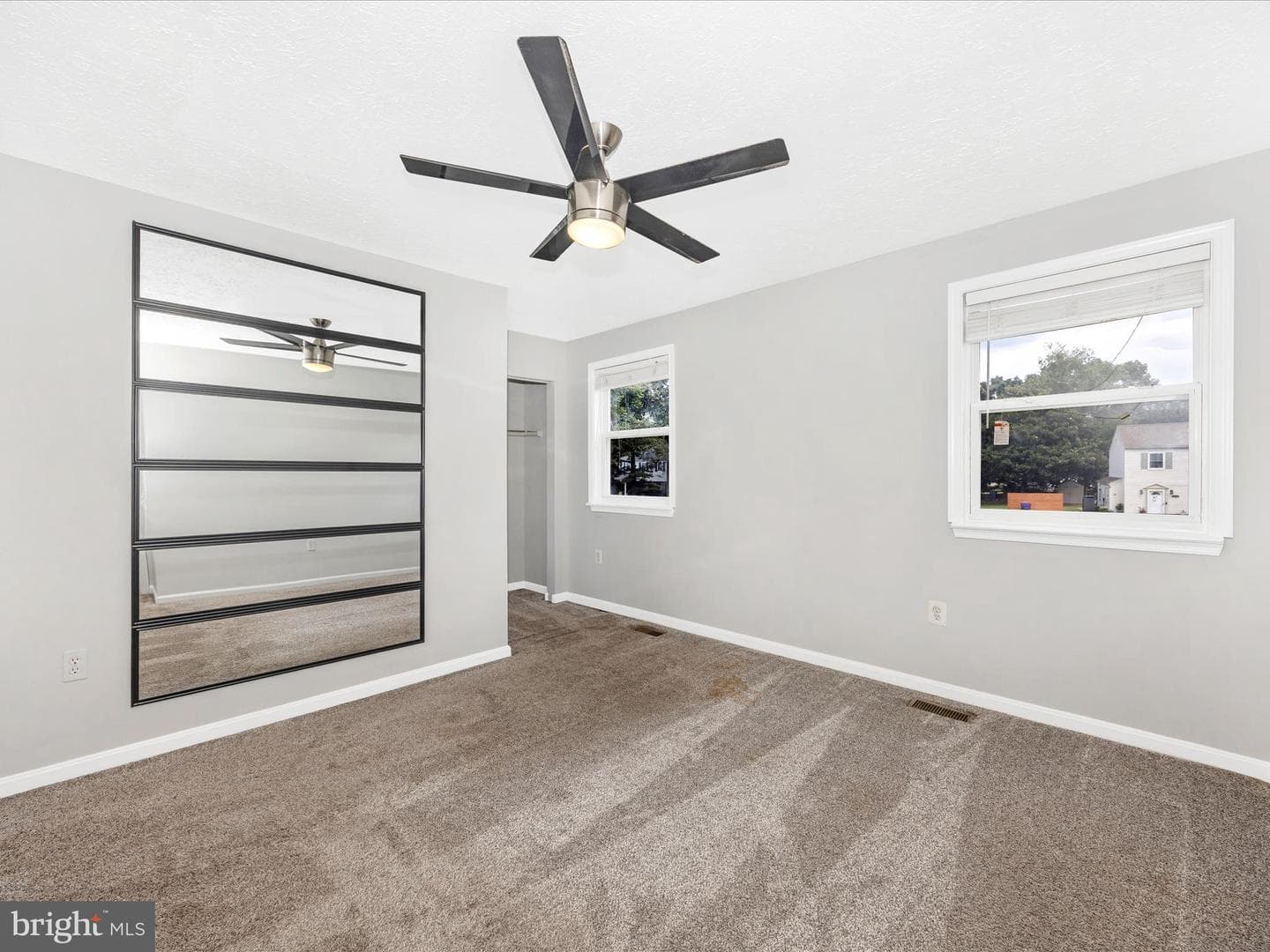 2584 Sussex Court photo 34