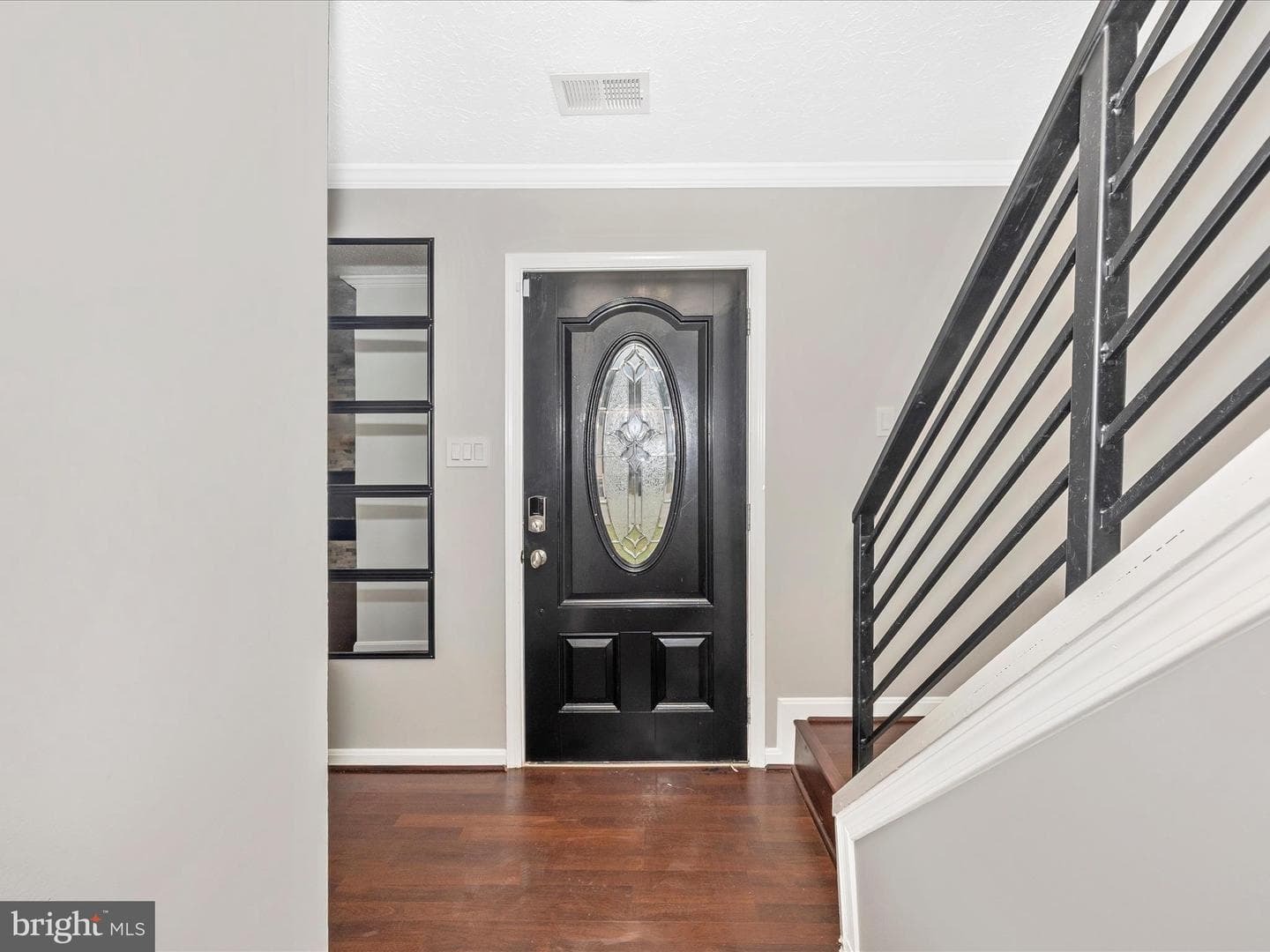 2584 Sussex Court photo 4