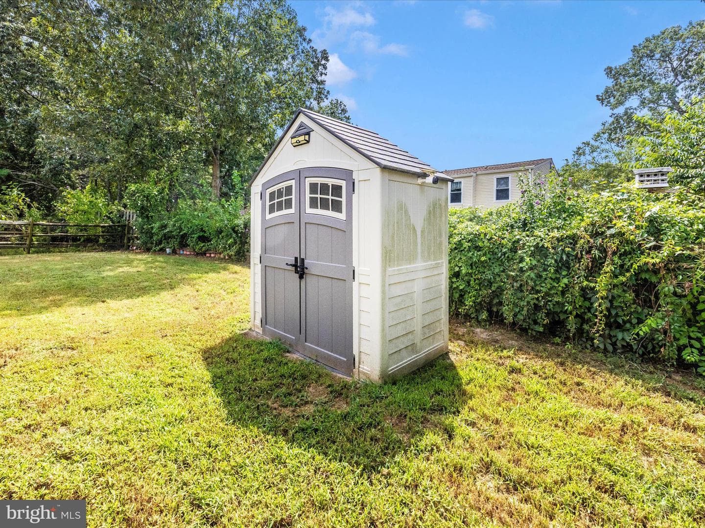 2584 Sussex Court photo 44