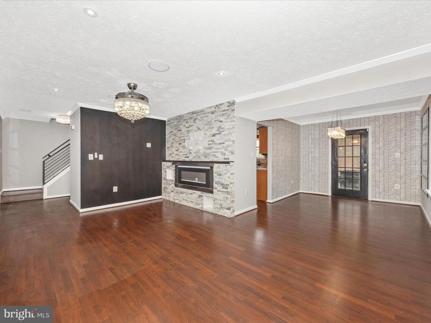 2584 Sussex Court photo 8