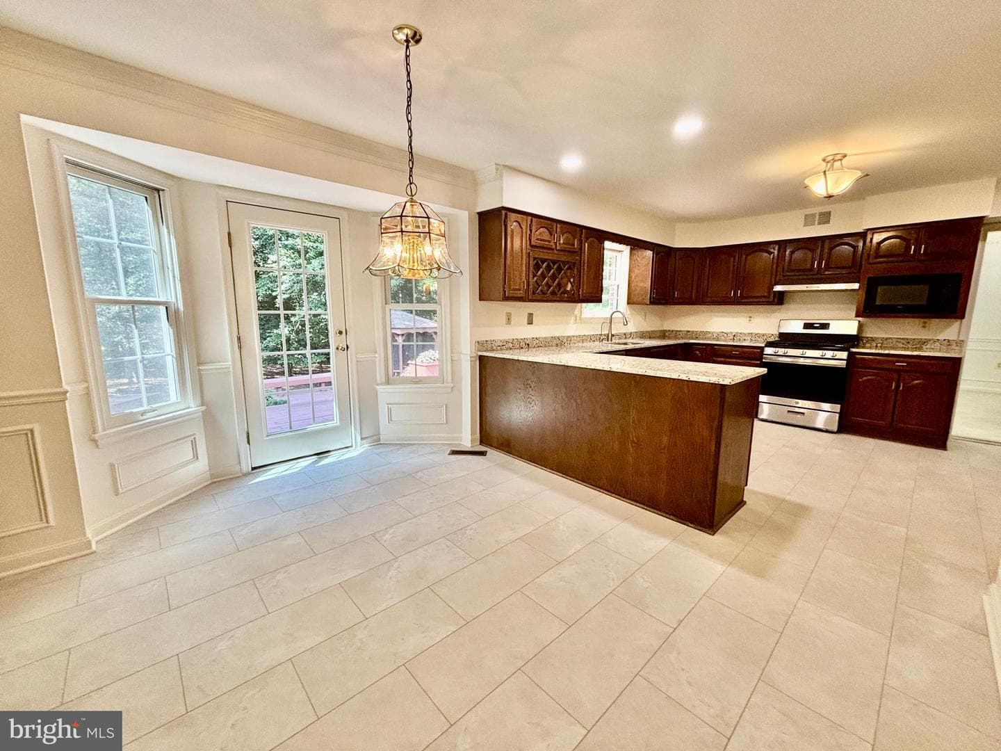 3667 Foxhall Place photo 34