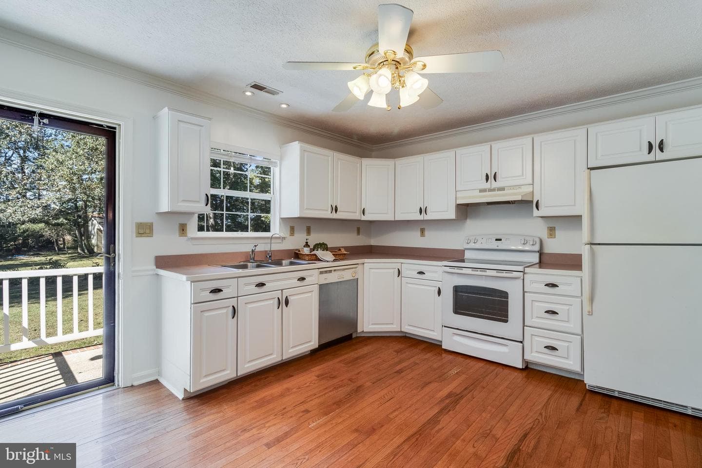 7575 Dolly Drive photo 11
