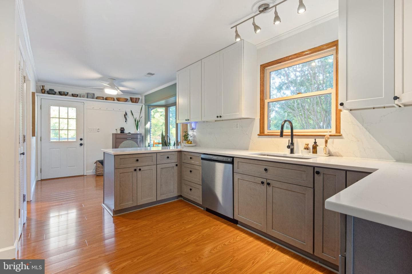 5915 River Road photo 16