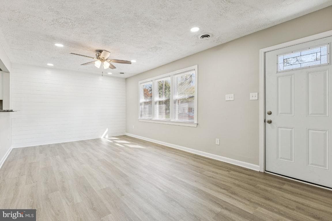 12816 Thompson Drive photo 9