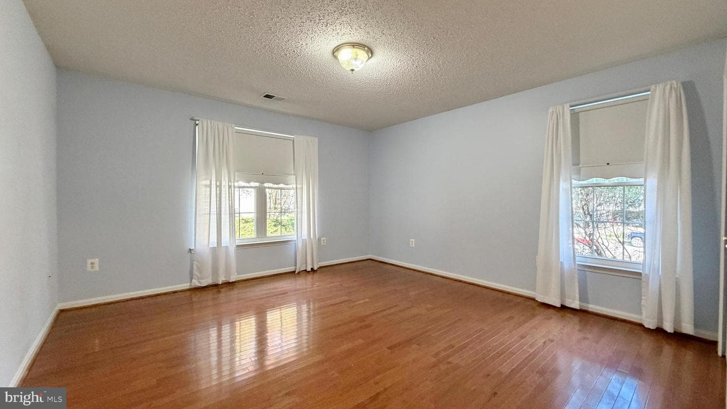 98 Oriole Lane photo 32
