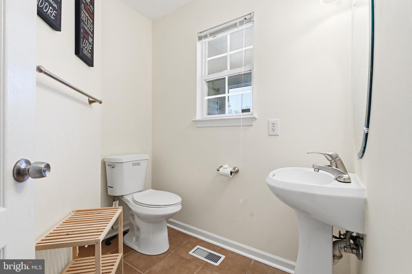 2609 Larissa Court photo 4