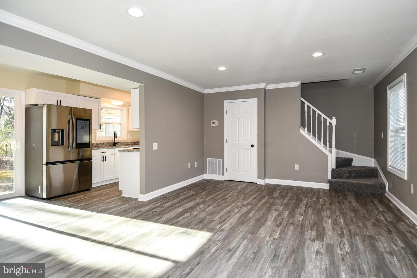 717 Brandon Circle photo 4