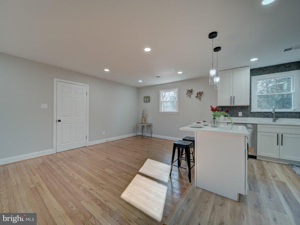 8305 Warren Drive photo 12