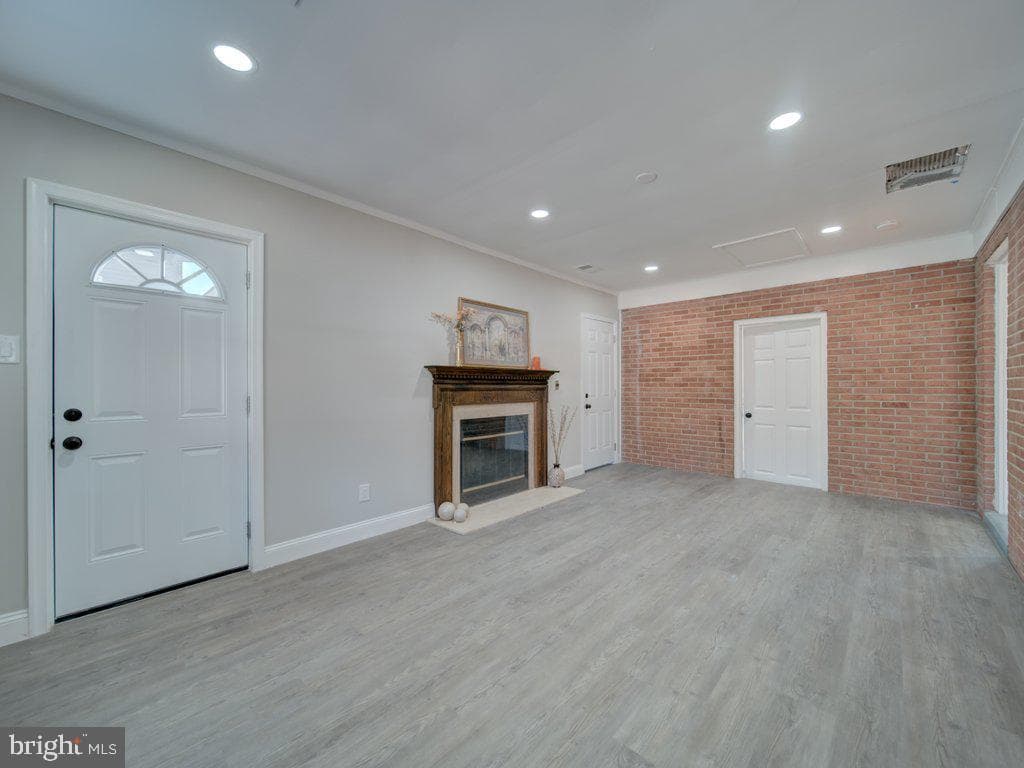 8305 Warren Drive photo 17