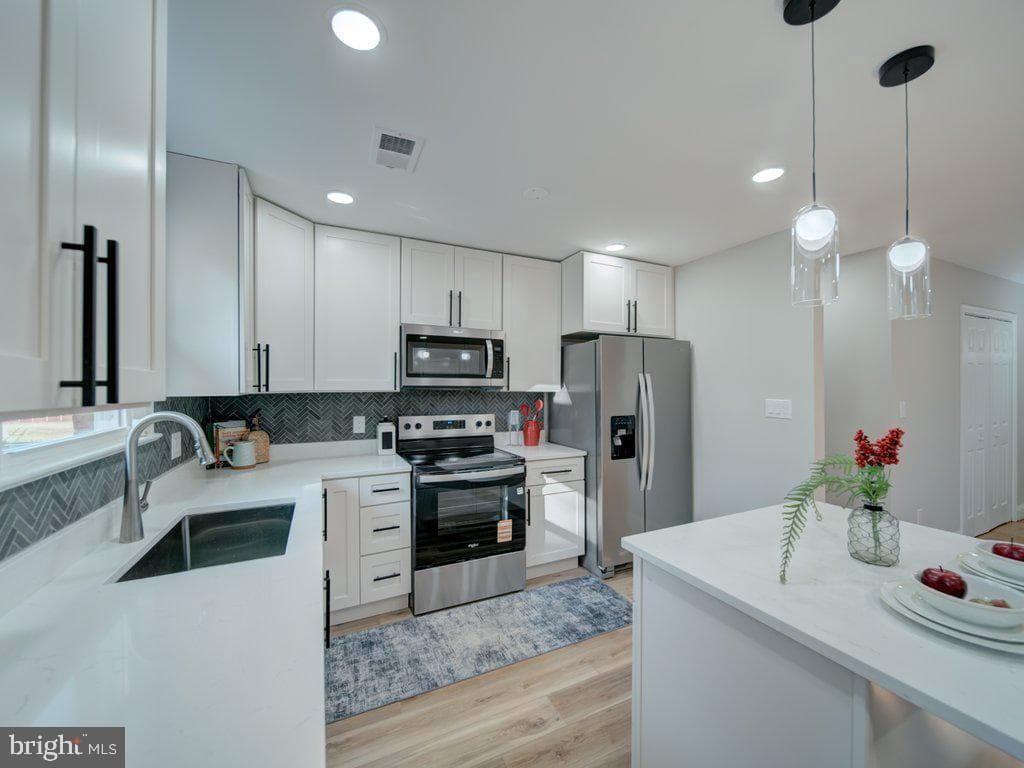 8305 Warren Drive photo 22