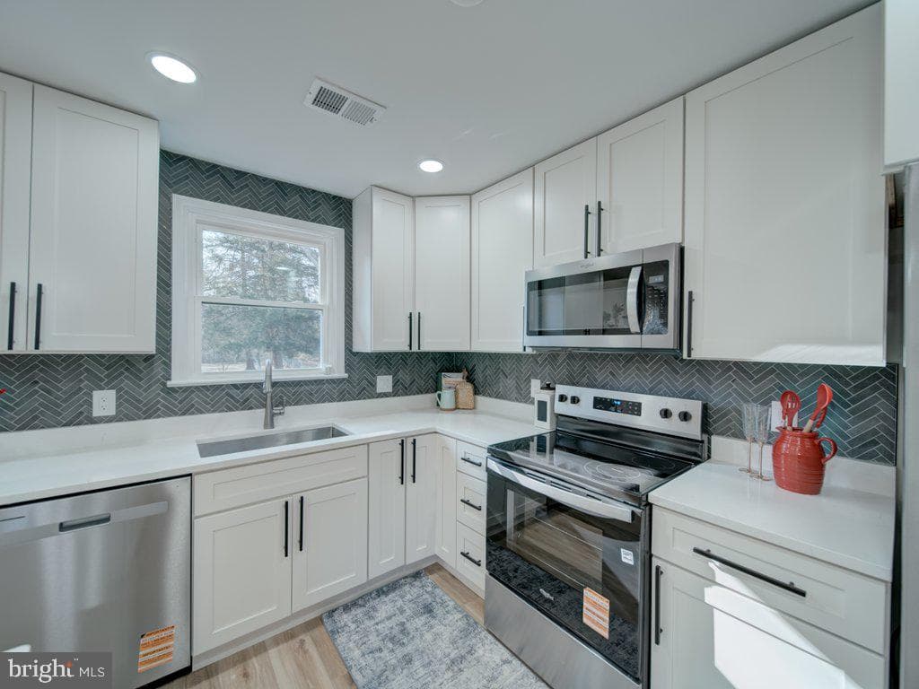 8305 Warren Drive photo 23