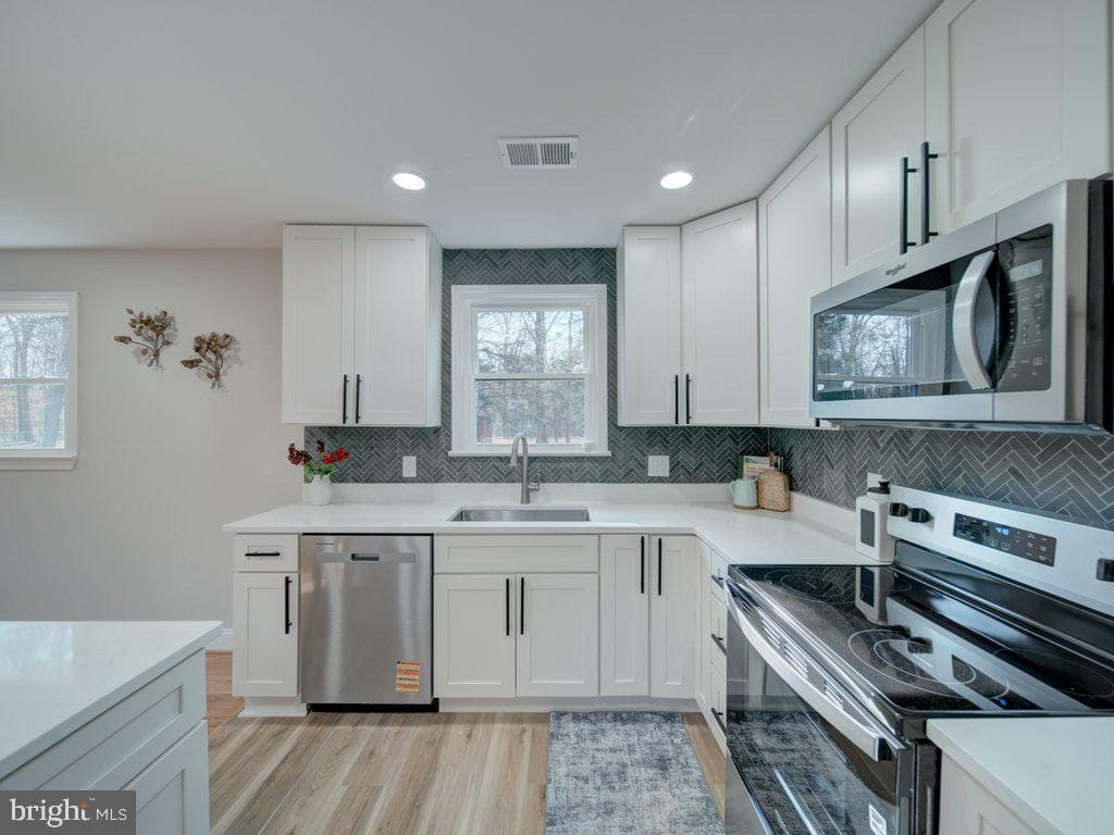 8305 Warren Drive photo 25