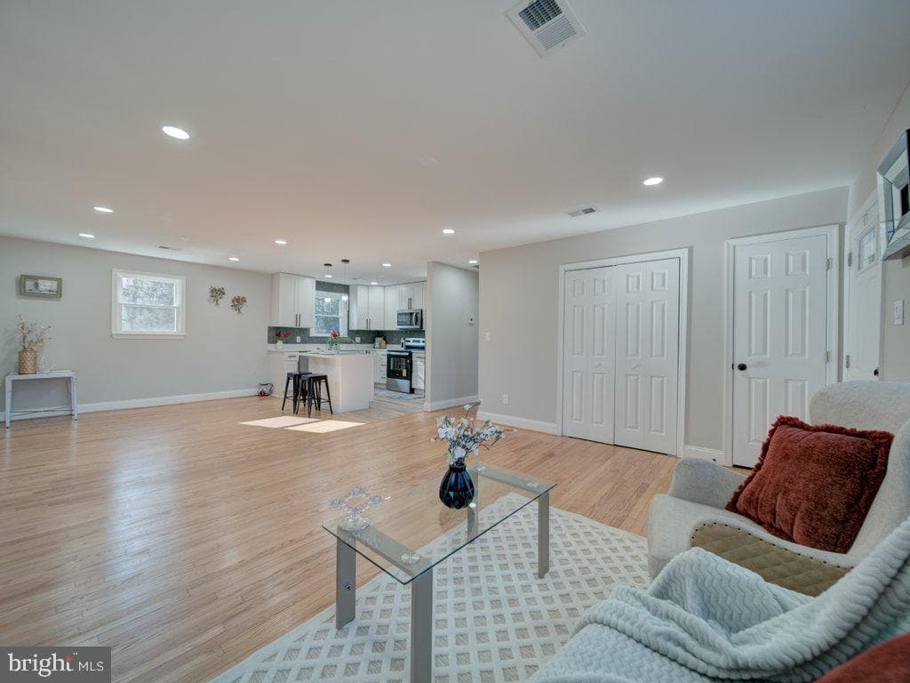8305 Warren Drive photo 9