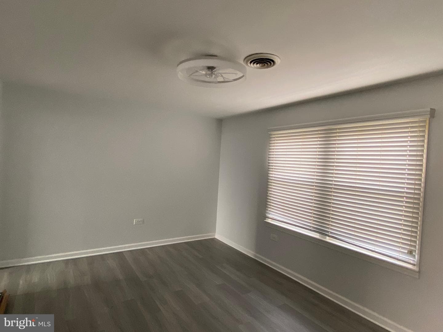 52 Circle Ave photo 3