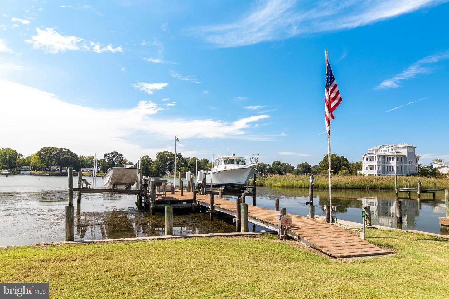 16077 Cobb Island