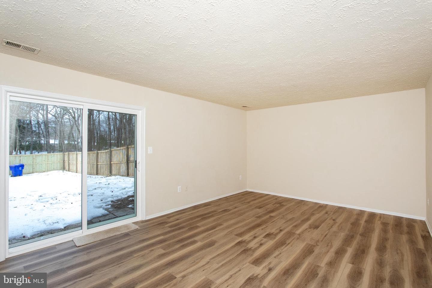 1010 Victoria Place photo 19
