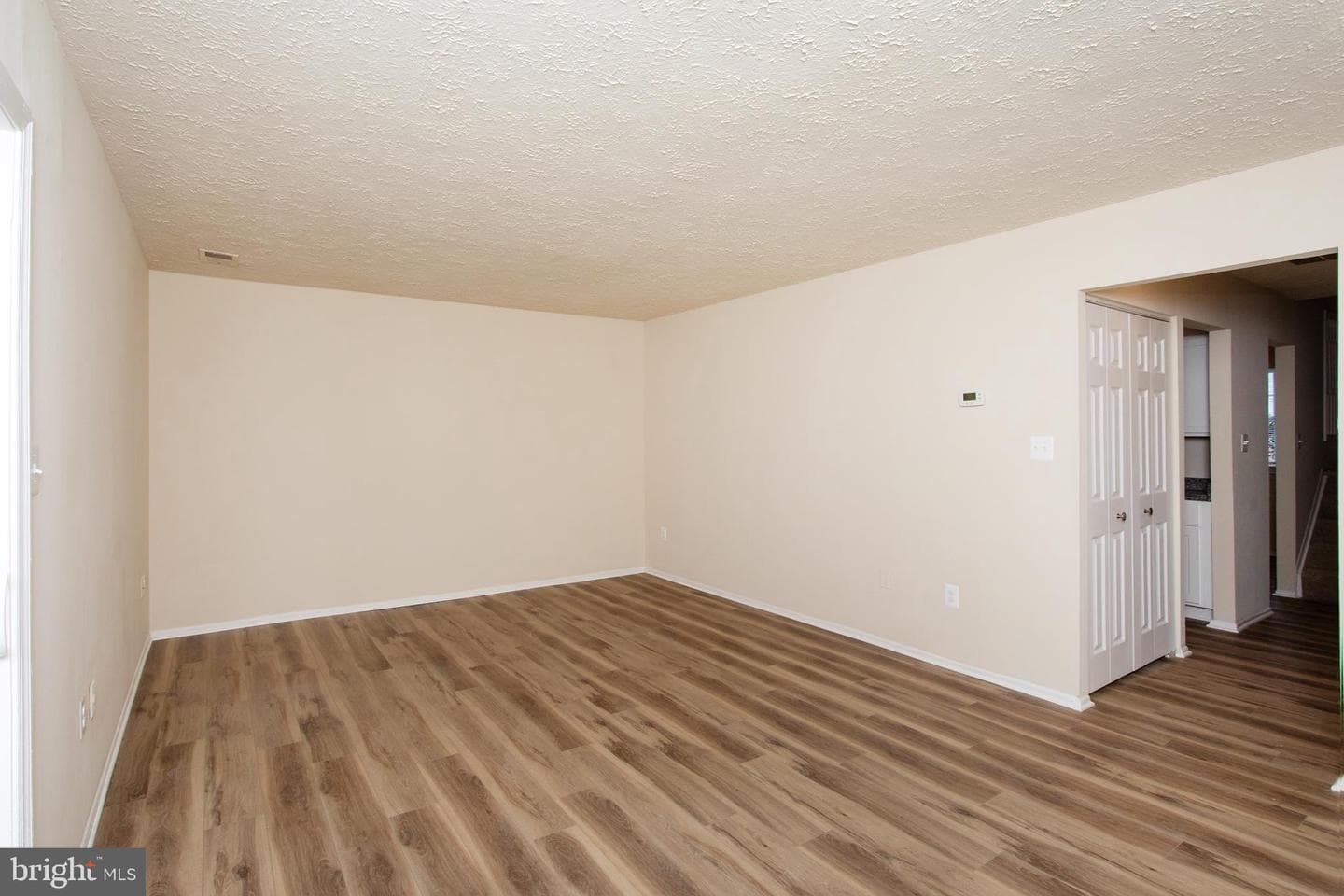 1010 Victoria Place photo 20