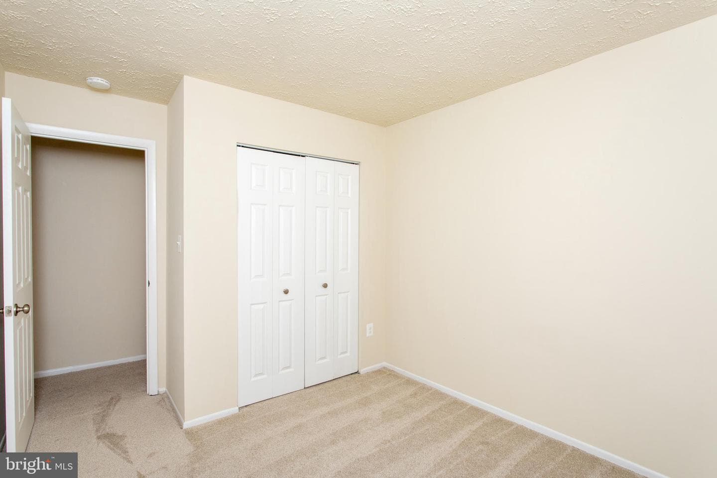 1010 Victoria Place photo 33