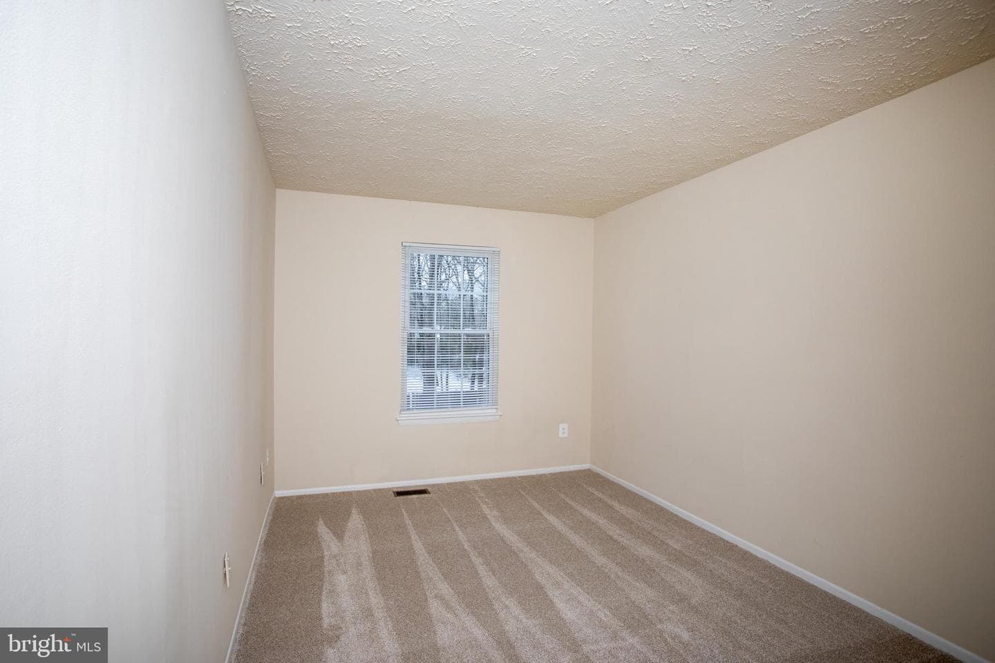 1010 Victoria Place photo 34