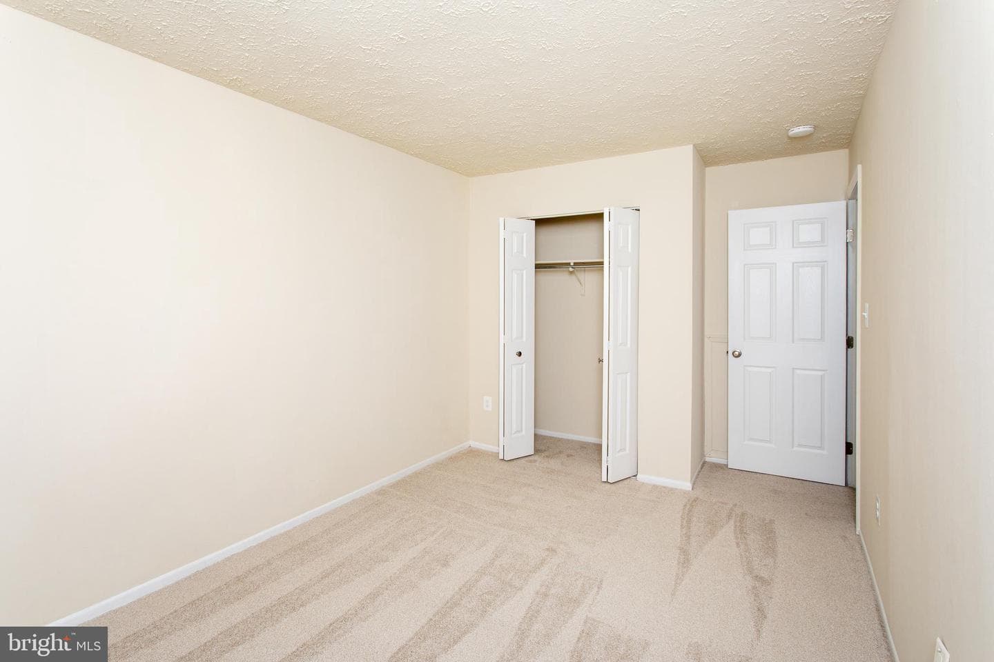 1010 Victoria Place photo 36
