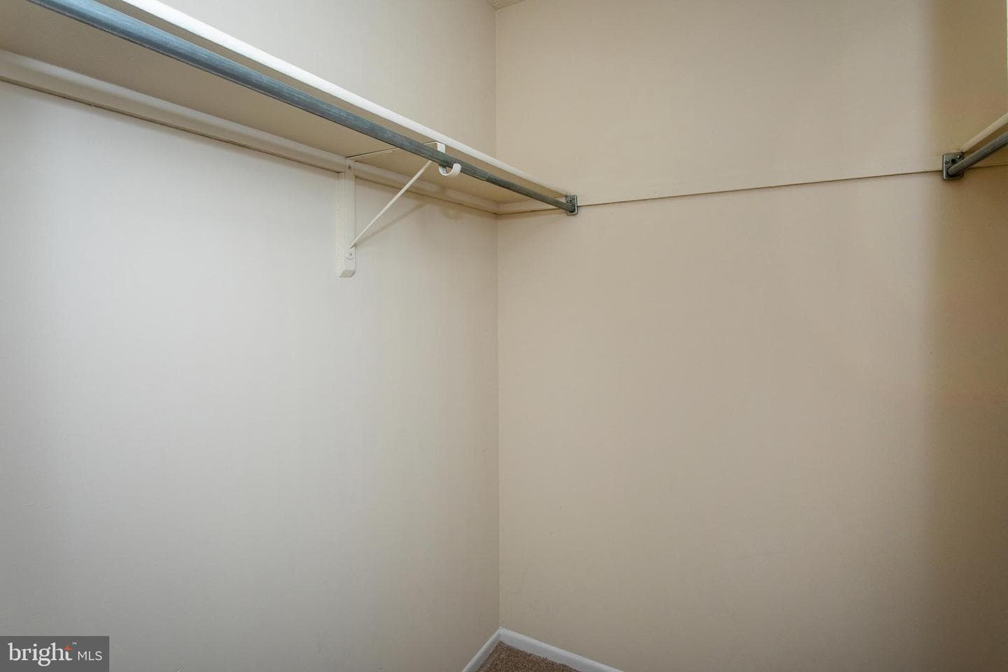 1010 Victoria Place photo 42