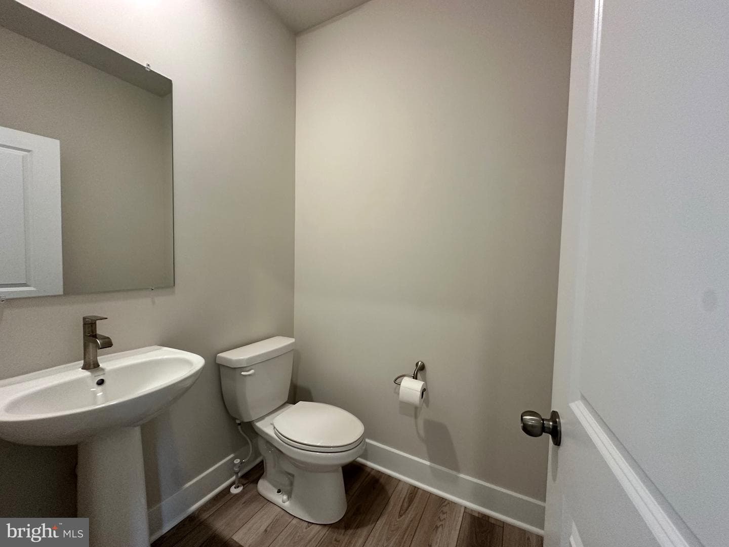 5404 Newport Circle photo 16