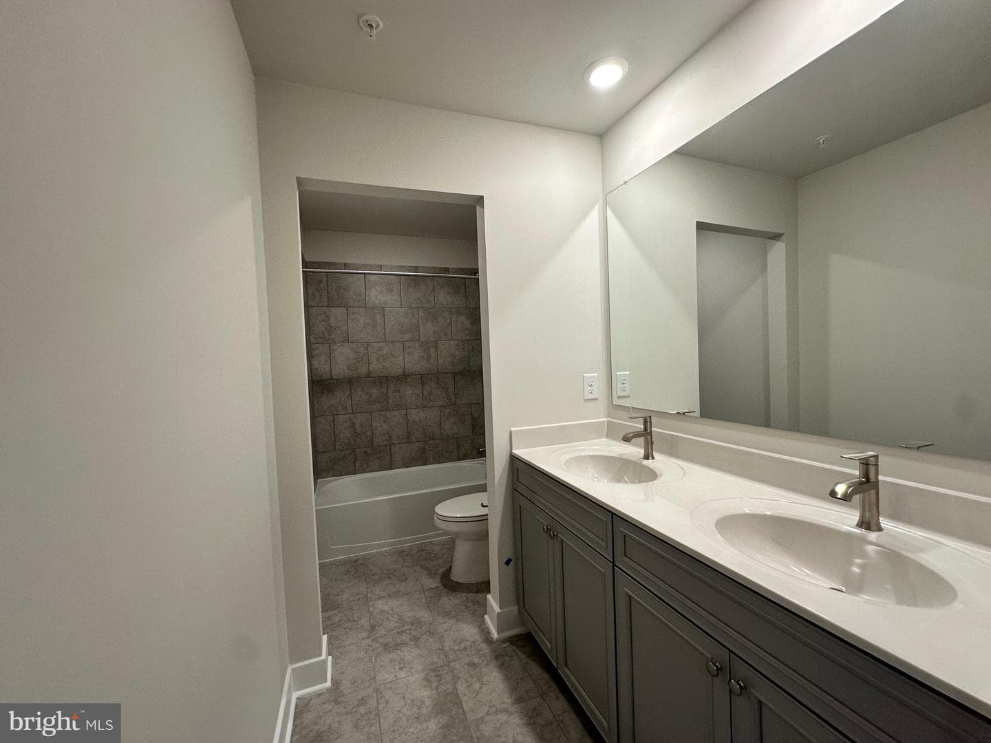 5404 Newport Circle photo 41
