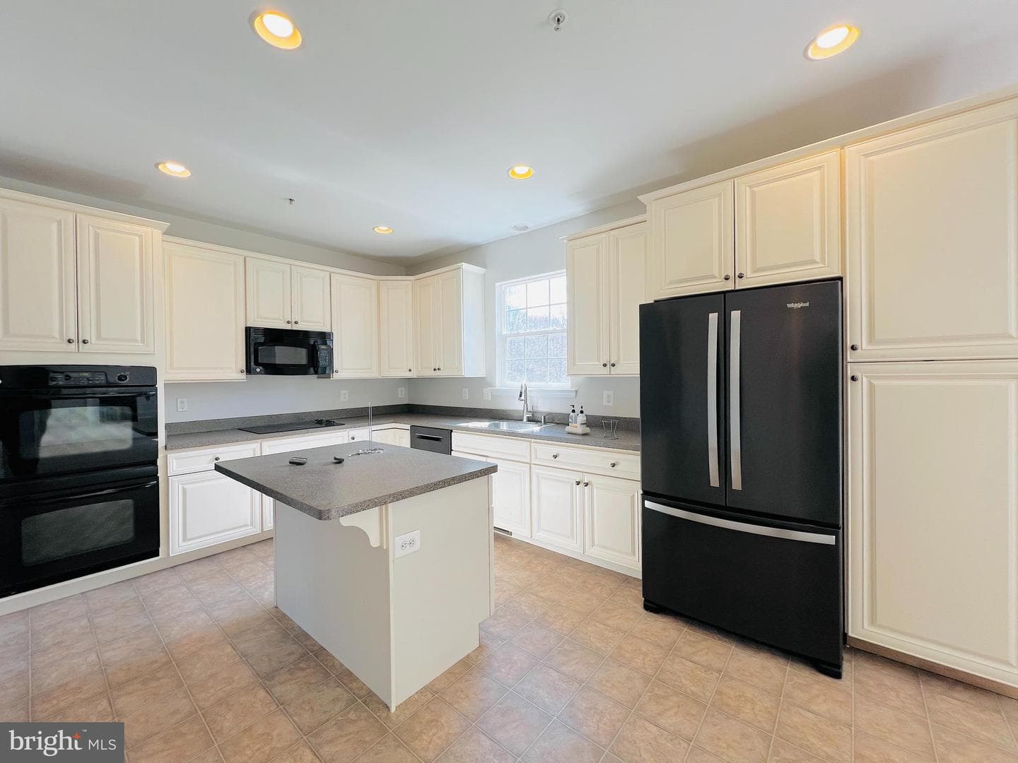 6870 Desales Place photo 7