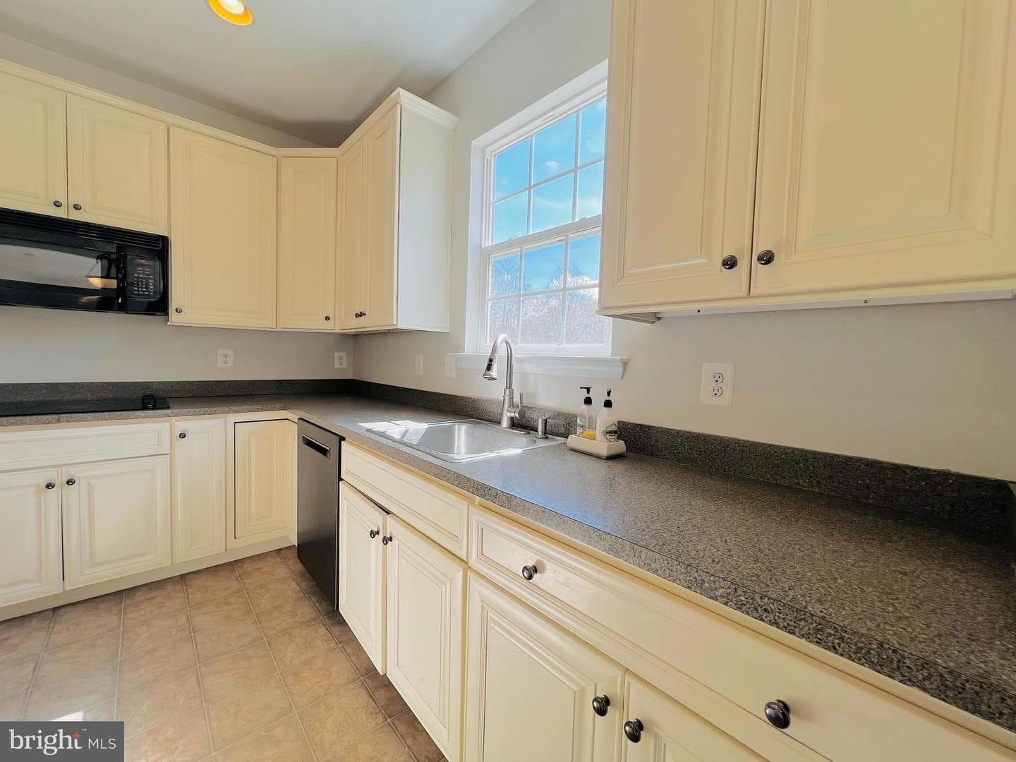 6870 Desales Place photo 8