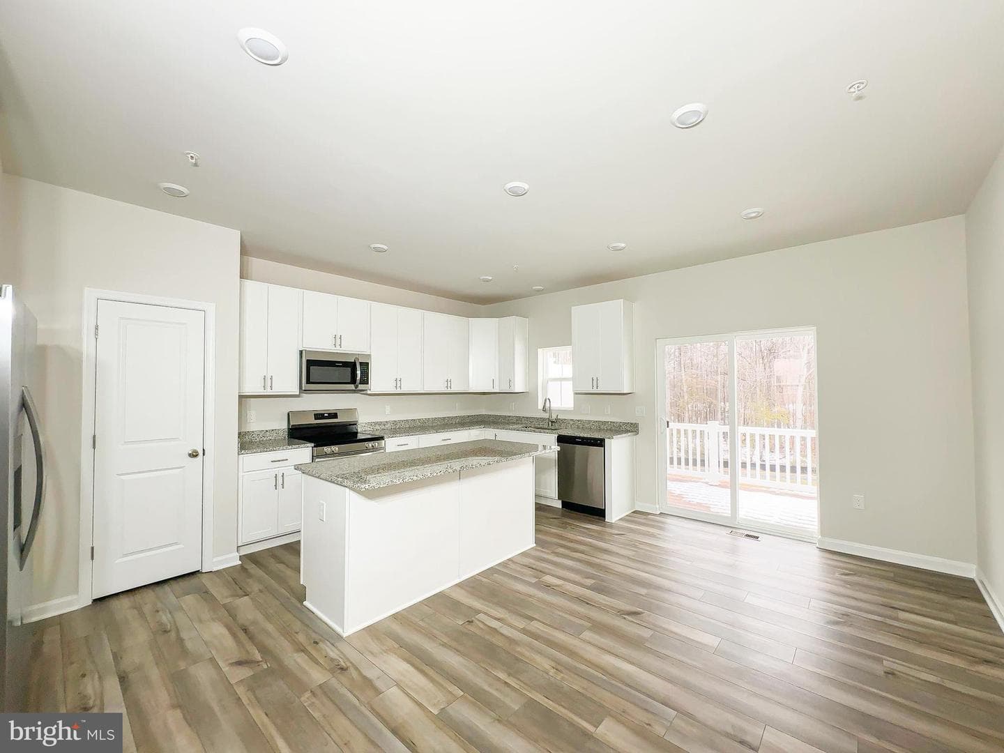 5626 Ludlow Place photo 4