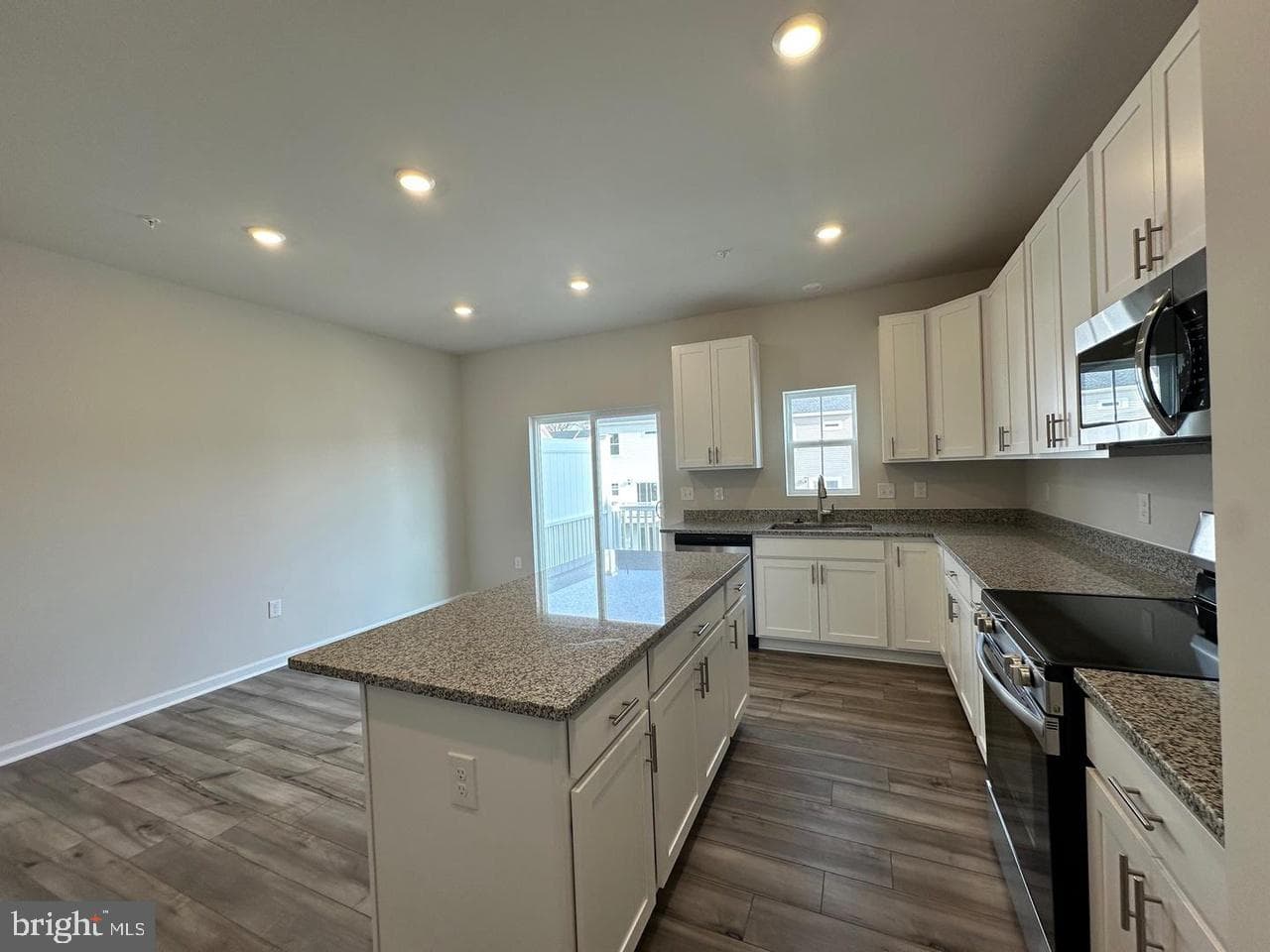 5617 Ludlow Place photo 3