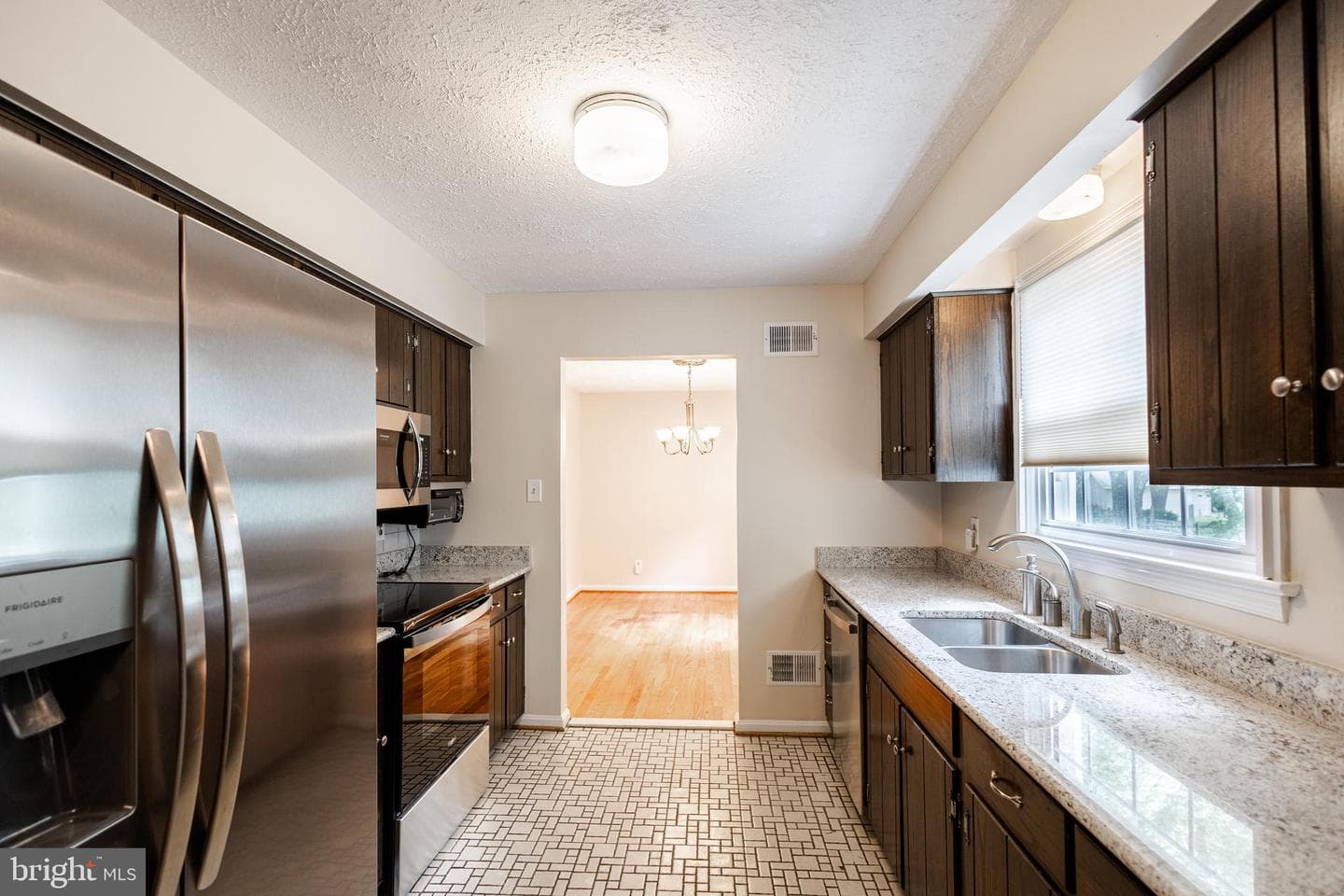 2731 Sun Valley Drive photo 4