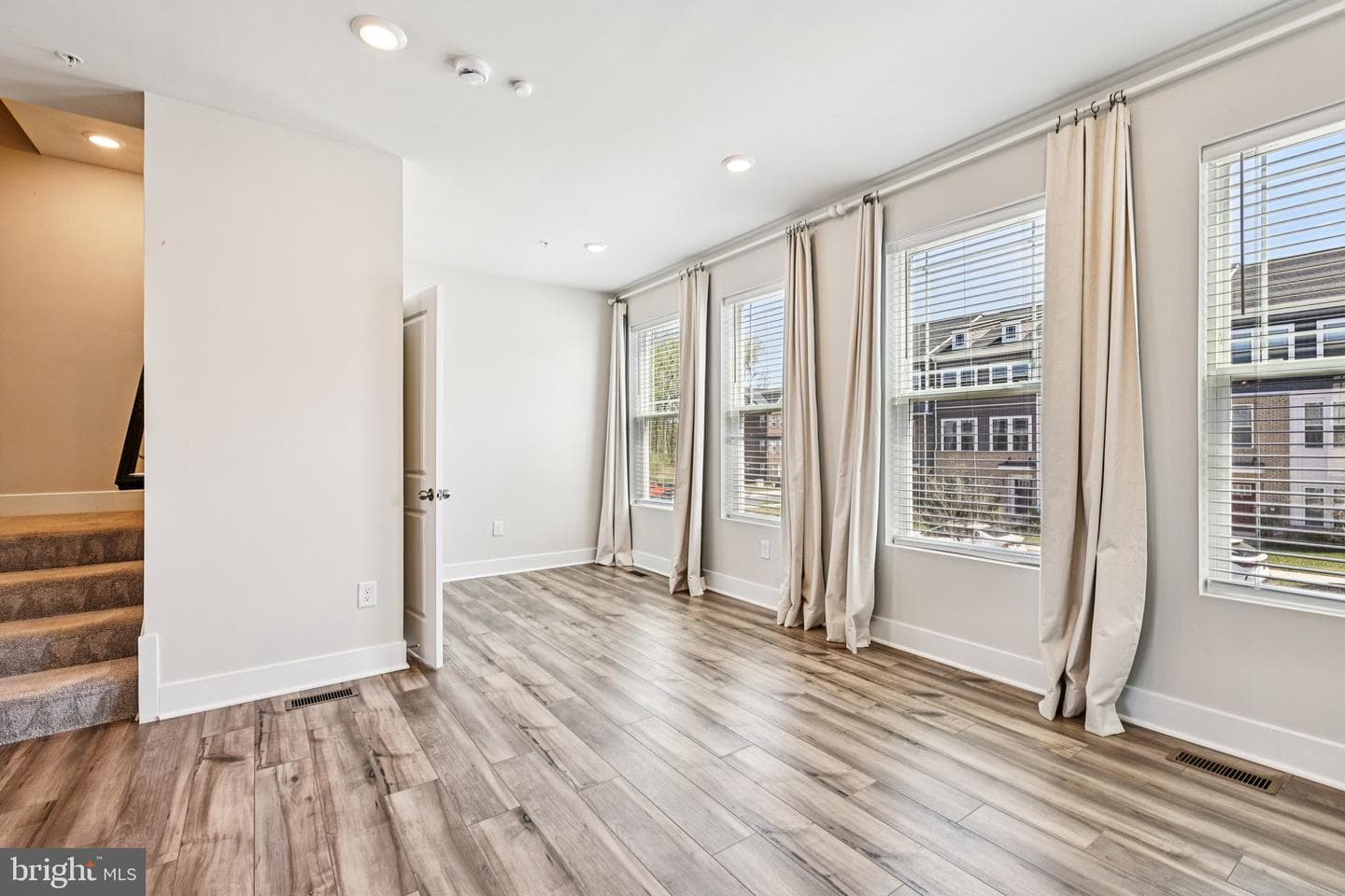 6929 Waterbury Place photo 12
