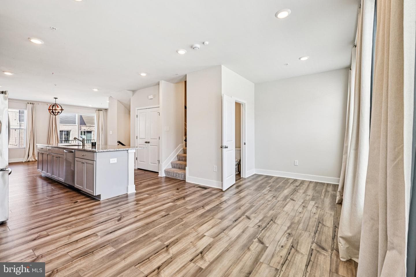 6929 Waterbury Place photo 13