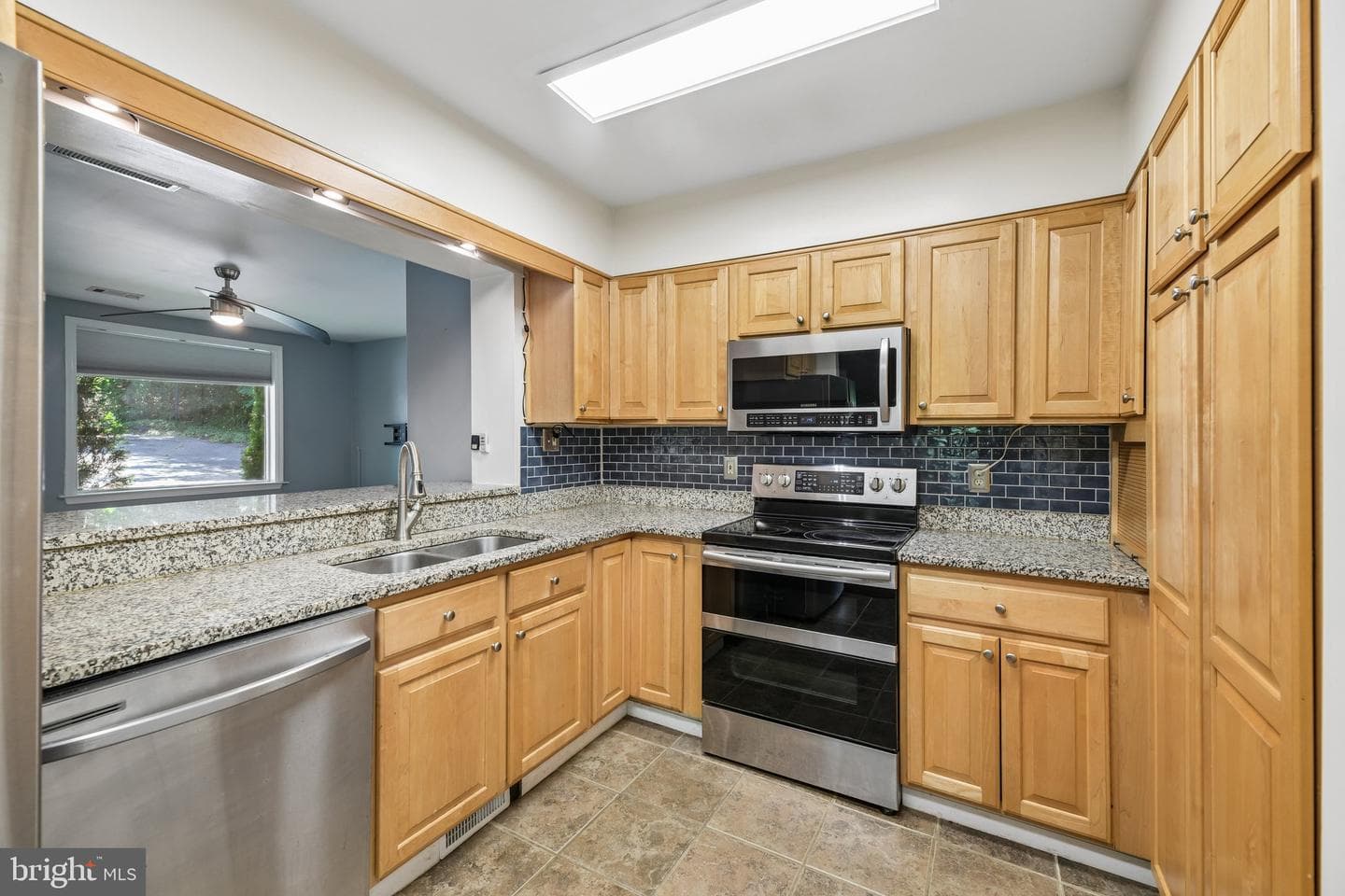 907 Charles Street photo 13