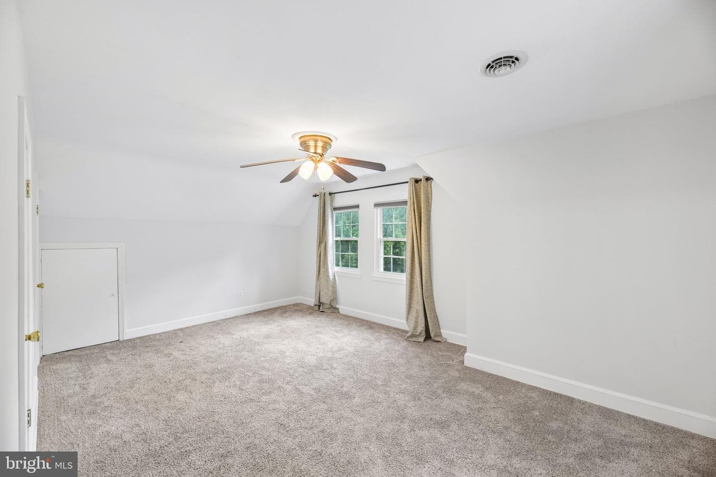 907 Charles Street photo 41