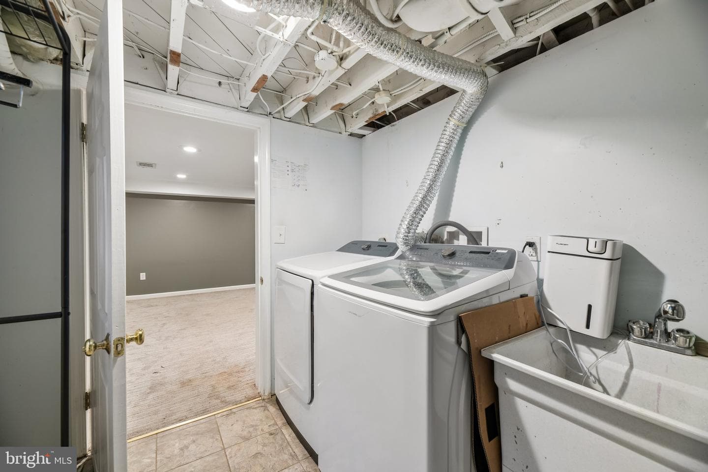 907 Charles Street photo 46