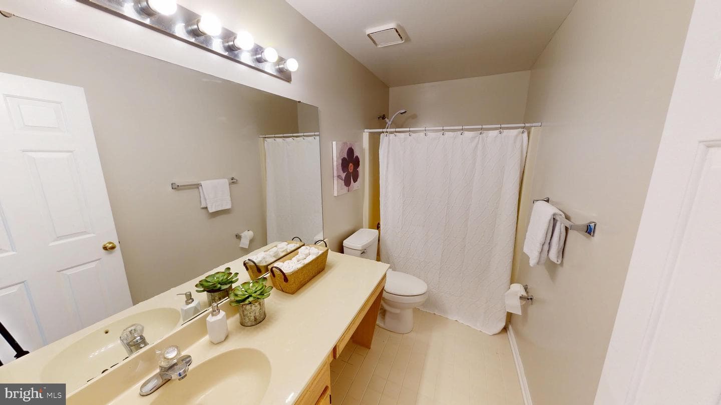 10384 Chamberlin Court E photo 26