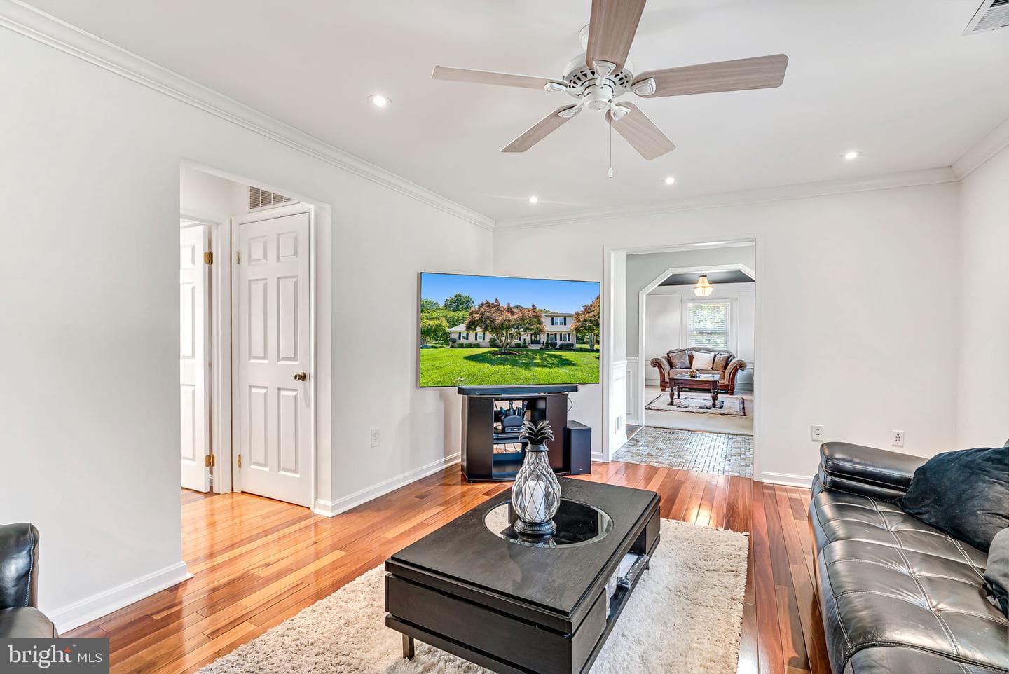 11063 Ellinger Drive photo 6