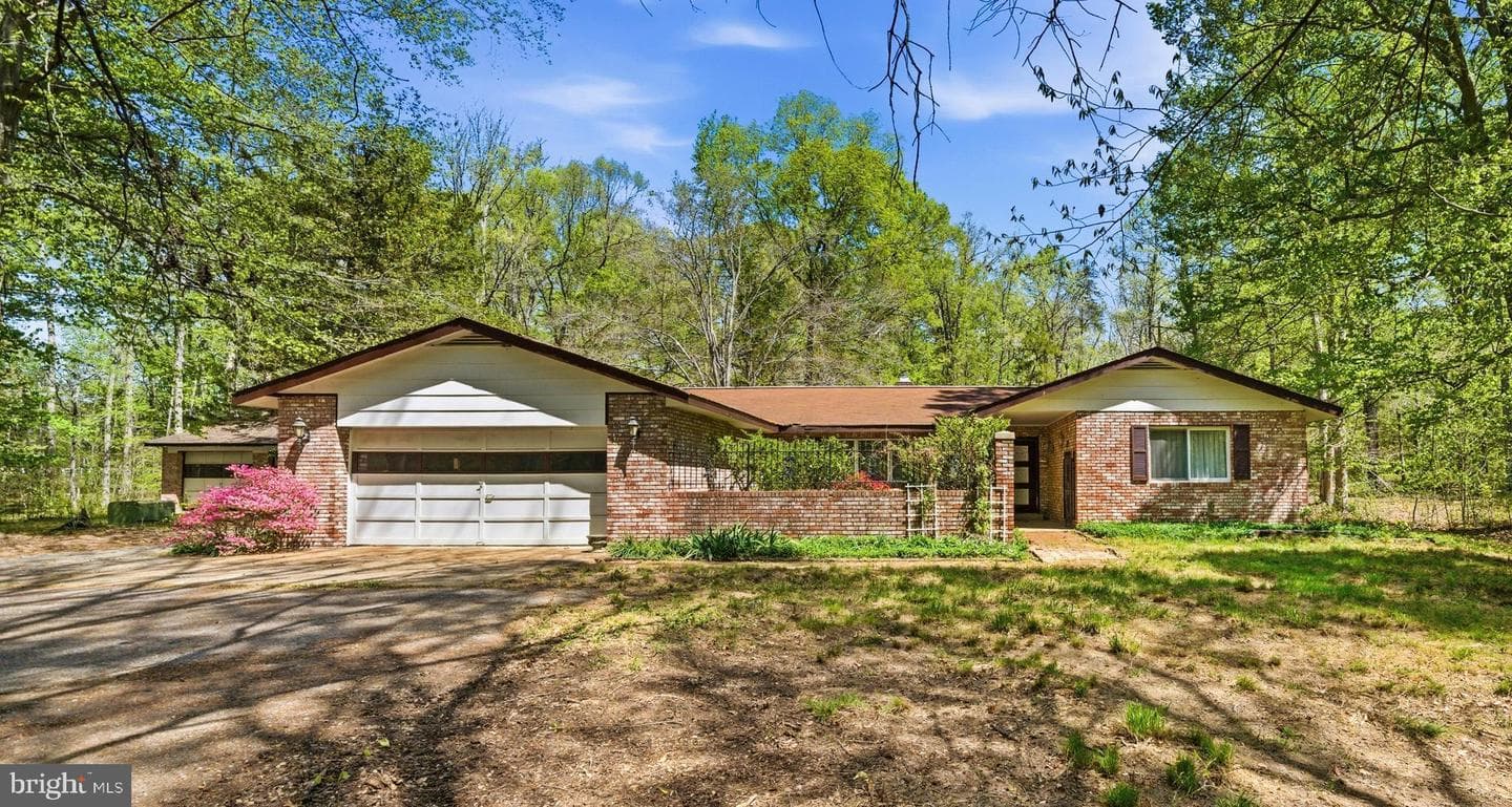 2270 Liverpool Point Road photo 1