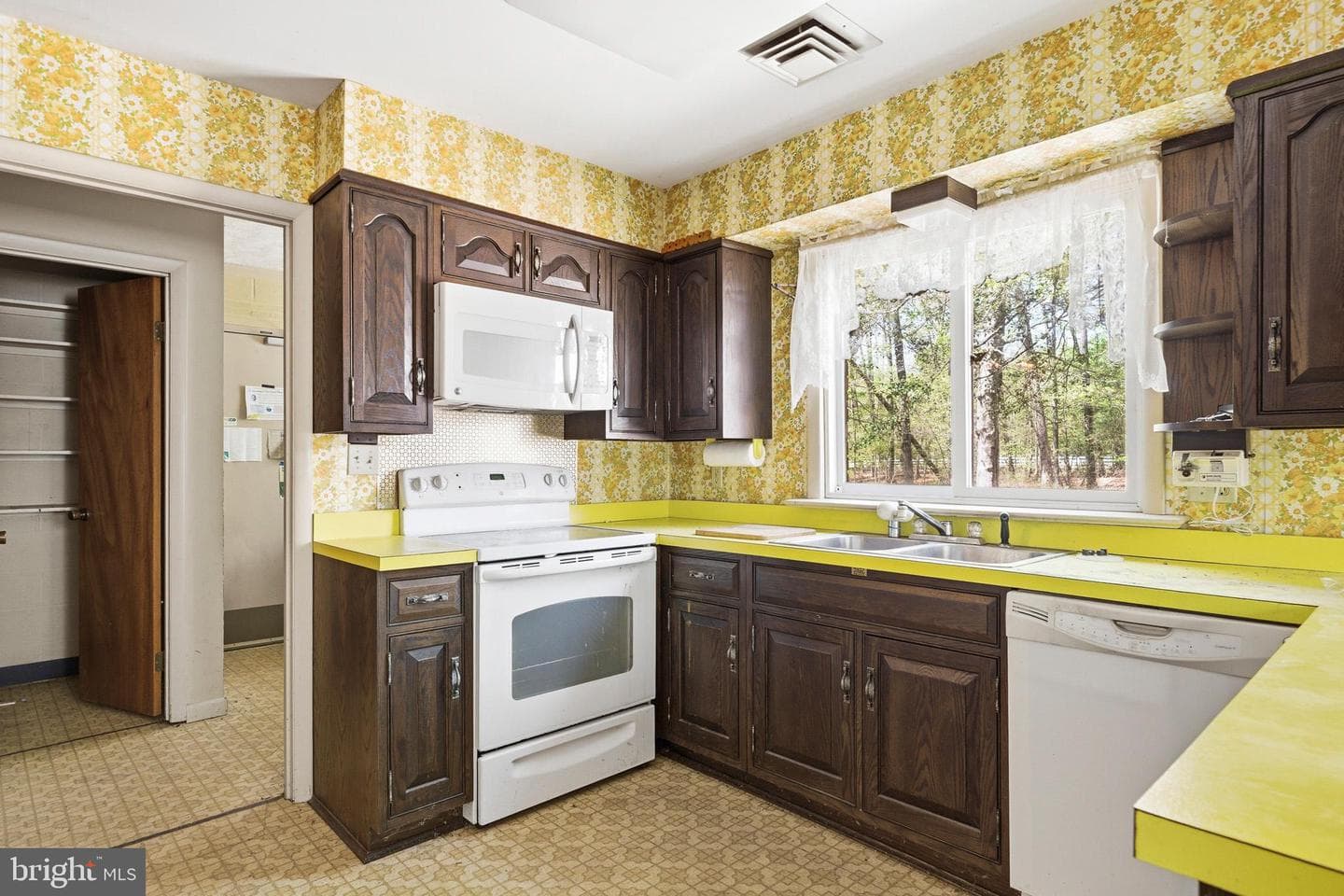 2270 Liverpool Point Road photo 12