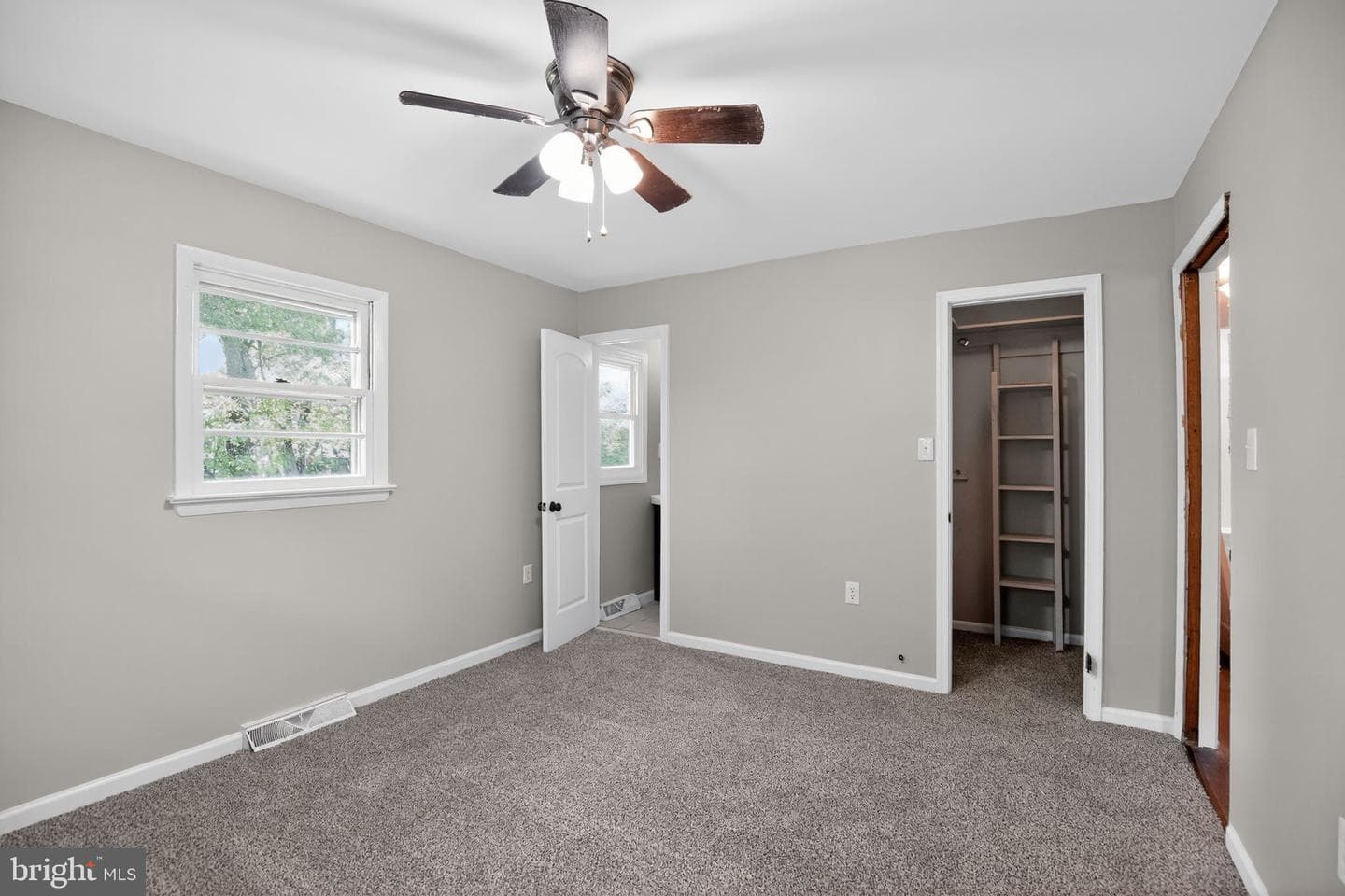 4105 Lee photo 16
