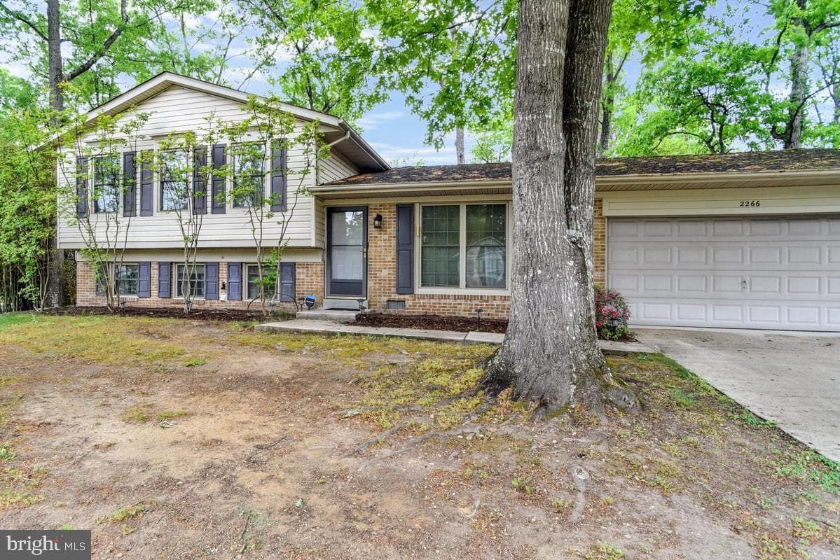 2266 Easton Court photo 1