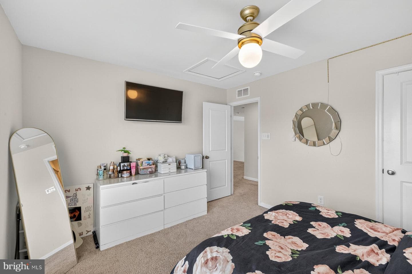 5568 Old Colony Court photo 28