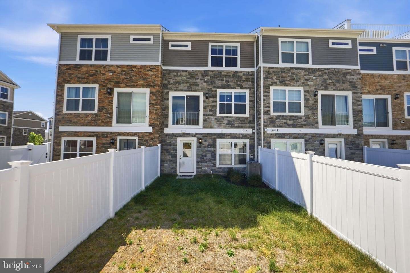 10915 Drummond Place photo 31