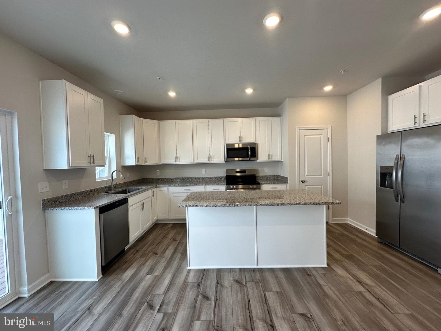 5607 Ludlow Place photo 8